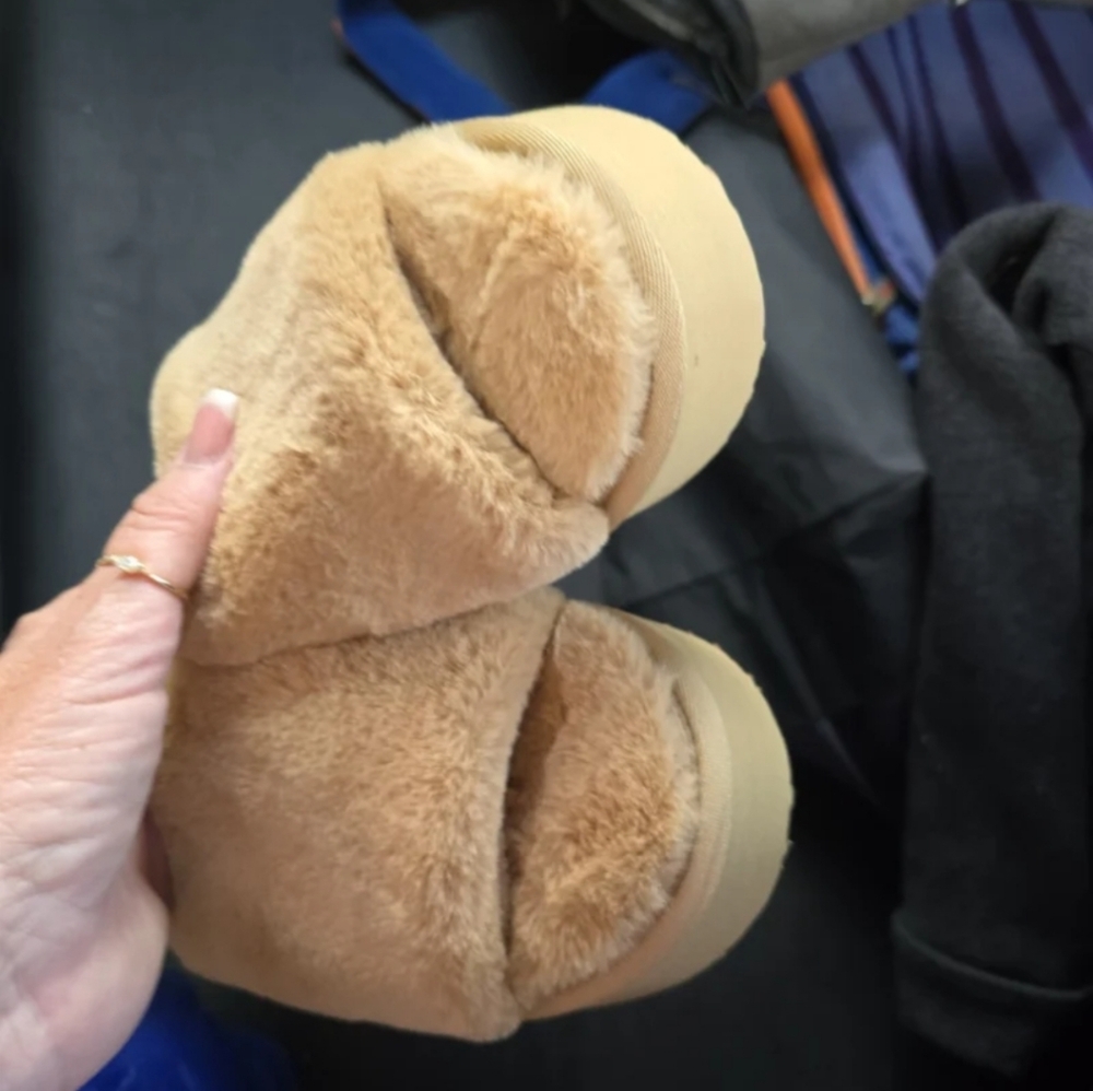 Muk Luks Kirstey womens tan slides size 5-6 - Picture 4 of 5